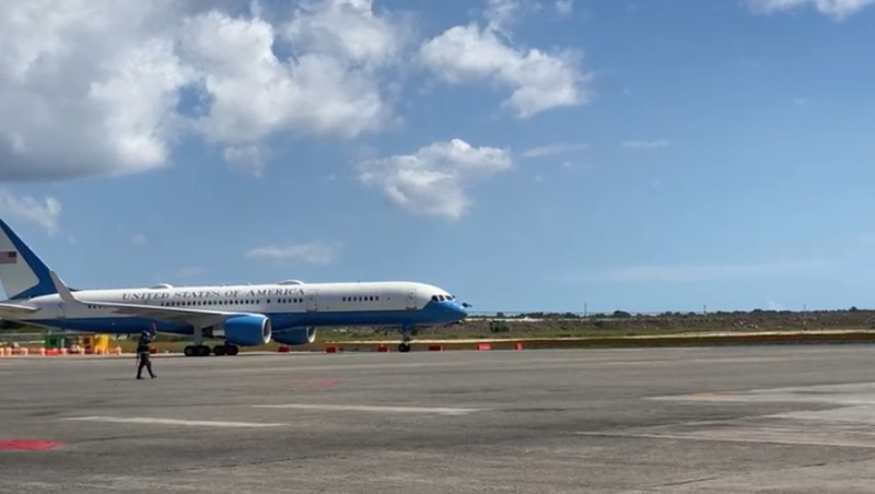 Avión en el que llegó el secretario de Guerra de los Estados Unidos, Pete Hegseth