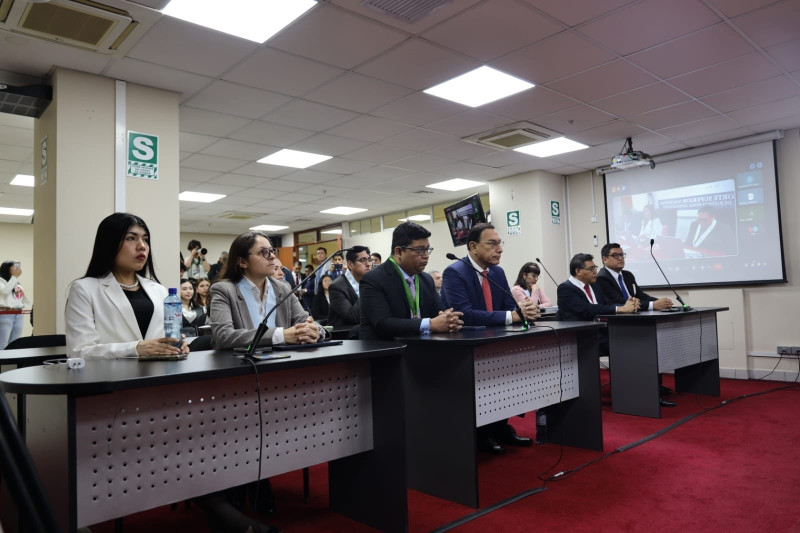 El expresidente de Perú Martín Vizcarra escucha la lectura de su sentencia por corrupción en el Cuarto Juzgado Penal Colegiado Nacional.

REMITIDA / HANDOUT por PODER JUDICIAL DE PERÚ EN X
Fotografía remitida a medios de comunicación exclusivamente para ilustrar la noticia a la que hace referencia la imagen, y citando la procedencia de la imagen en la firma
26/11/2025