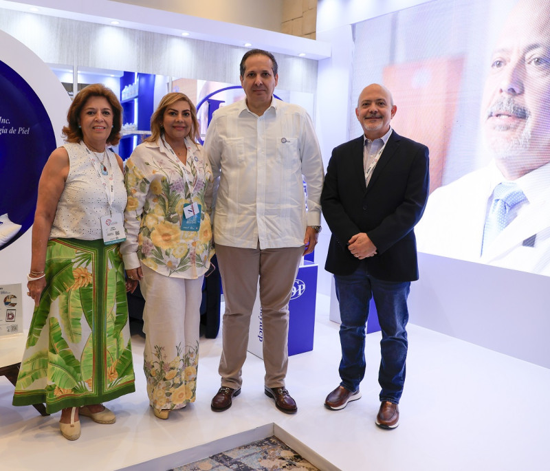 Emma Guzmán, Luz Almánzar, Víctor Atallah y Víctor Pou.