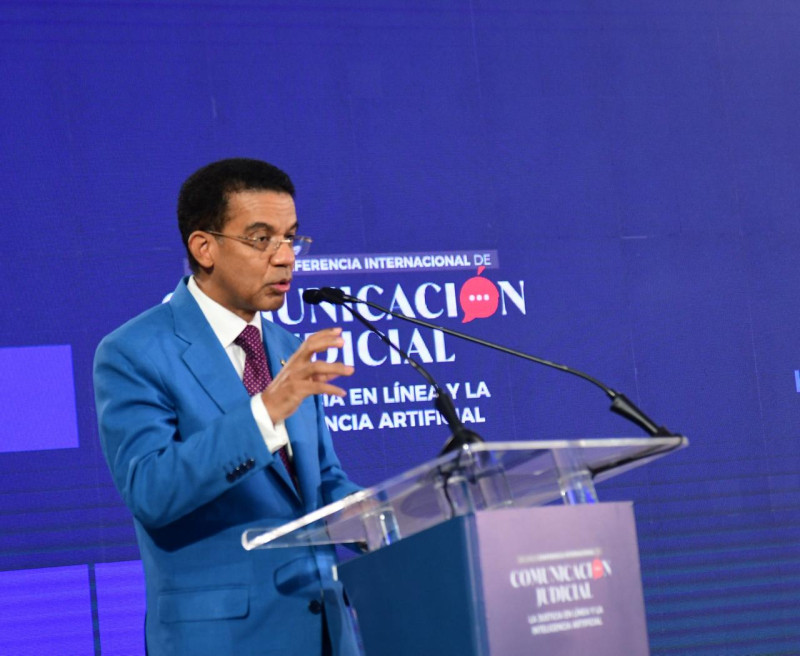 El juez de la Suprema Corte de Justicia Francisco Ortega Polanco, habla en el acto de puesta en circulación del libro.