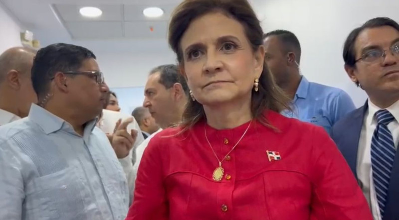 La vicepresidenta Raquel Peña en el momento que da sus declaraciones sobre el caso.