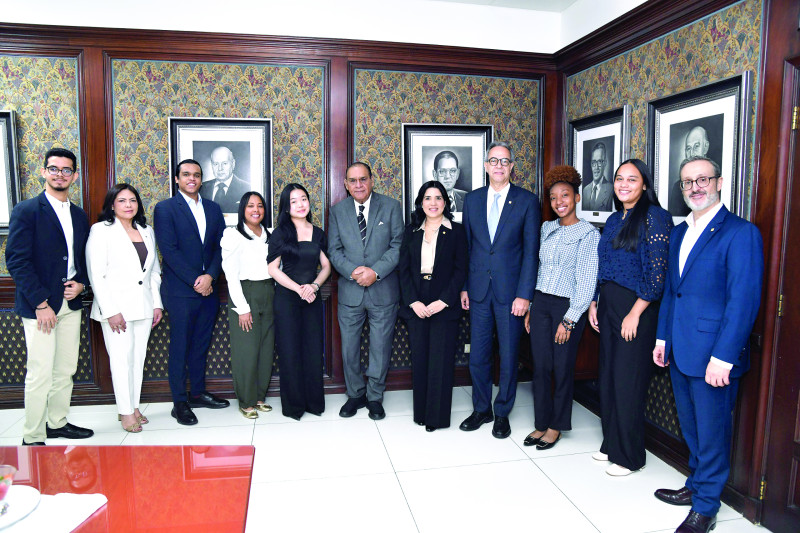 De izquierda a derecha: César Bonilla, Sonia Mordán, Christopher Guerrero, Margorie Vargas, Jia Ying, Miguel Franjul, Mariel Bera, José Mármol, Elkys Cruz, Cesarina Bonilla y Esteban Martínez-Murga.