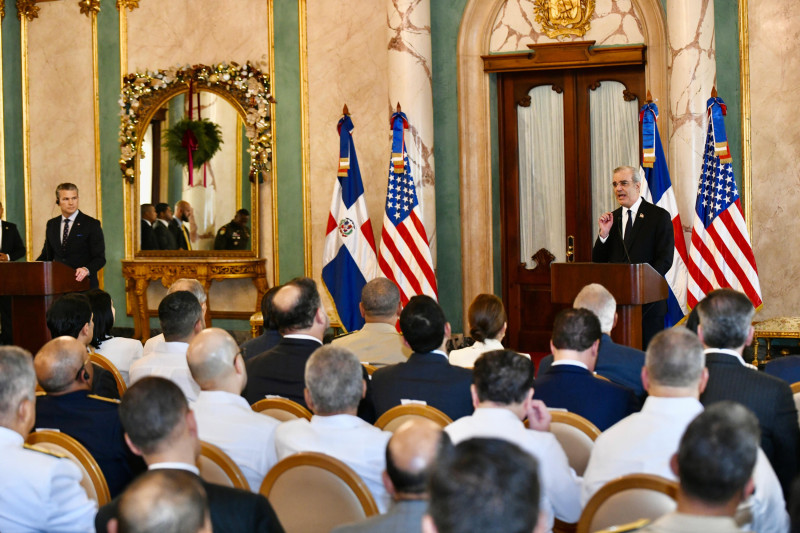 El secretario de Guerra de Estados Unidos, Pete Hegseth, y el presidente Luis Abinader durante la rueda de prensa que tuvieron después de su reunión del pasado miércoles, en el Palacio Nacional.