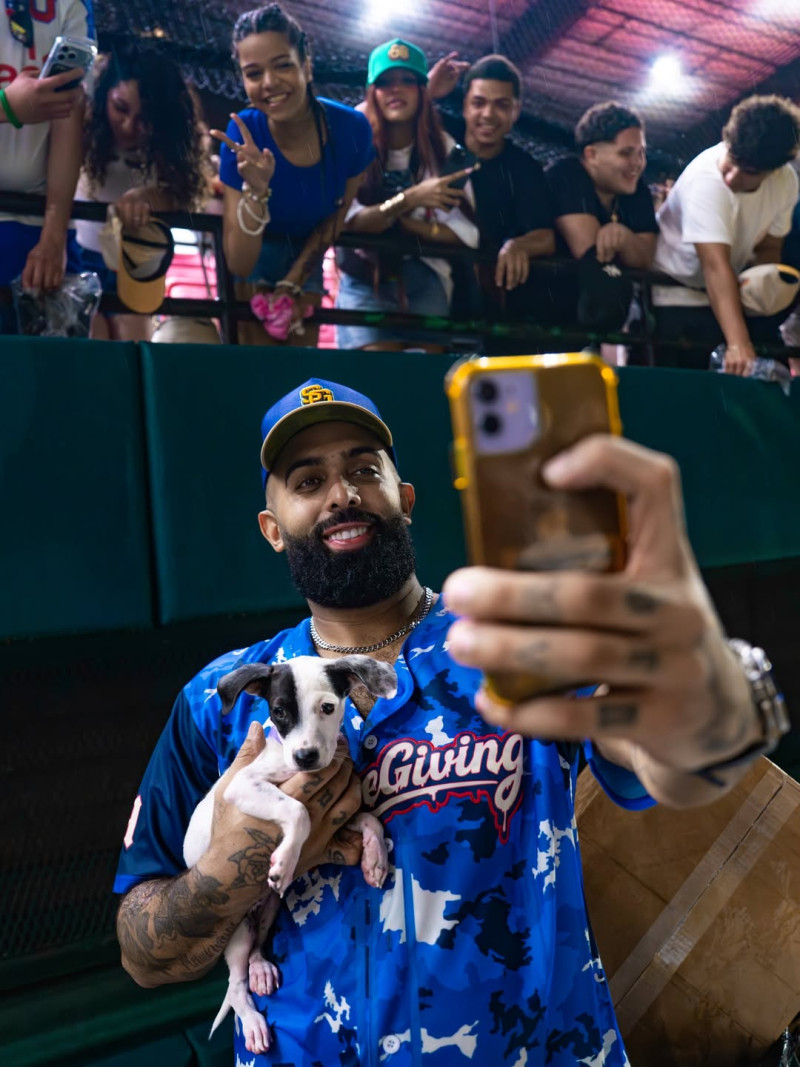 Eladio Carrión celebra con éxito la quinta edición de SAUCEGIVING.