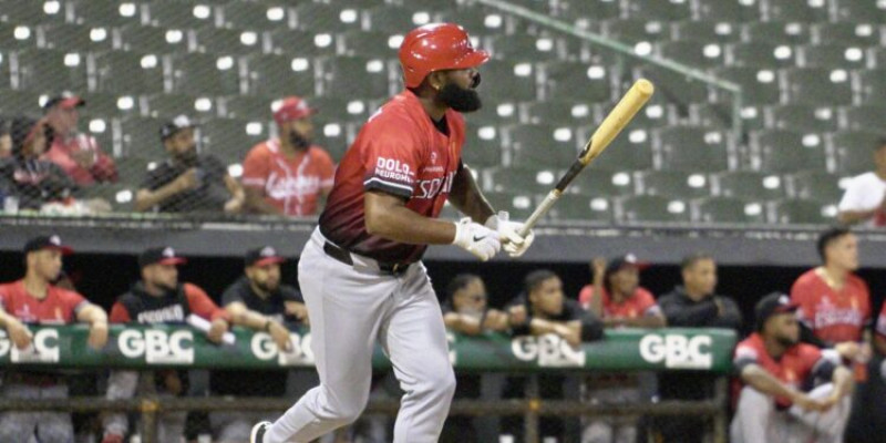 Yamaico Navarro fue uno de los más destacados en el triunfo del Escogido sobre las Estrellas Orientales.