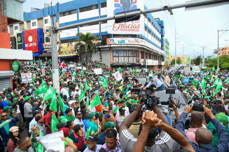 Miles marchan junto a la Fuerza del Pueblo por reclamos sociales