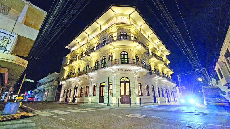Edificación histórica del hotel Mercedes y que ahora aloja al nuevo Centro Cultural Banreservas en Santiago de los Caballeros.