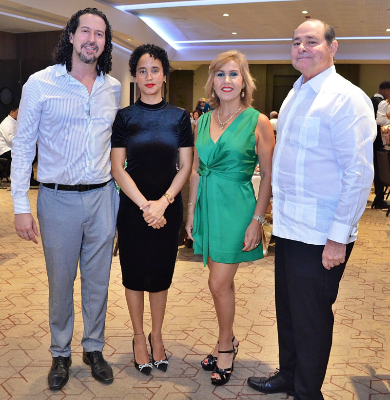 Felipe Auffant, Nathaly ¨Rodriguez, Carmen Gonzalez y Jose Antonio Jimenes.