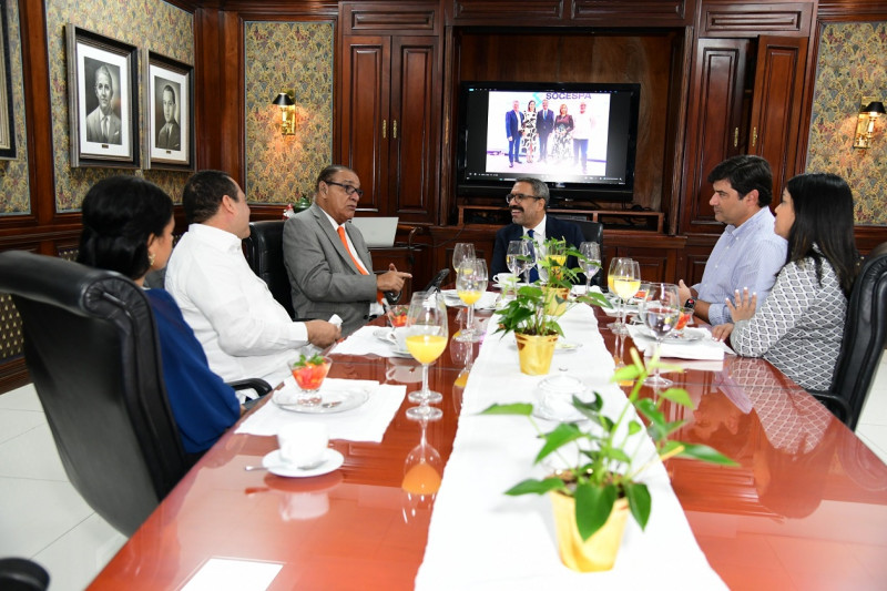 Desde la izquierda, Nikauly García Comprés, Ramón Almánzar, Miguel Franjul, Nelson Jiménez, Antonio Alma y Any Fernández.