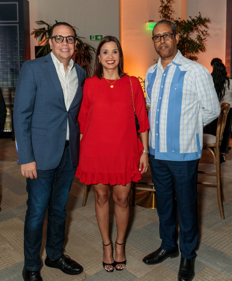 Alejandro Abreu, Claritza Paulino y Luis de la Nuez.