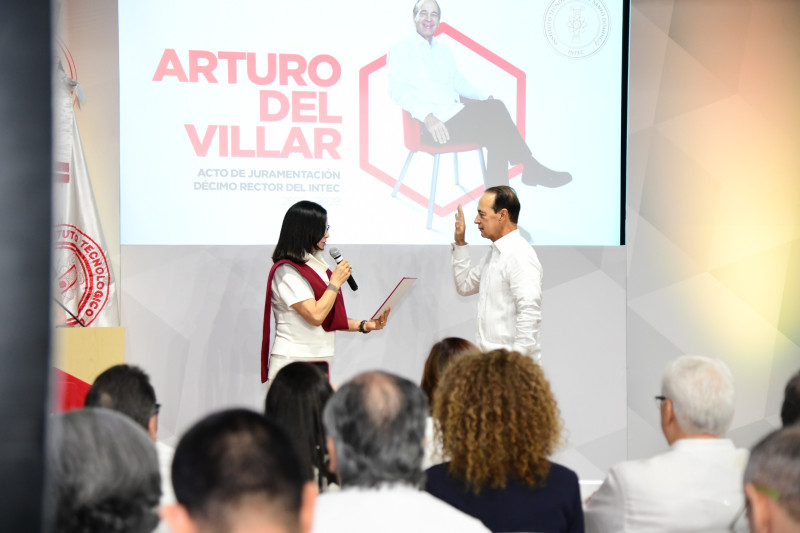 Juramentación de Arturo del Villar como rector de Intec.