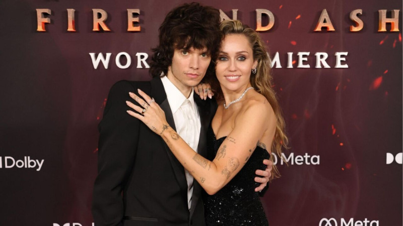 Miley Cyrus anuncia su compromiso.