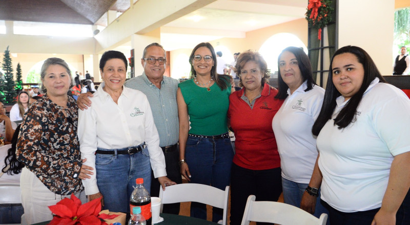 Mery Díaz, Rosarito Corominas, Pedro Suárez Baba, Mónica Calderón, Altagracia Jiménez, Josefina Reyes y Valeria Campos
