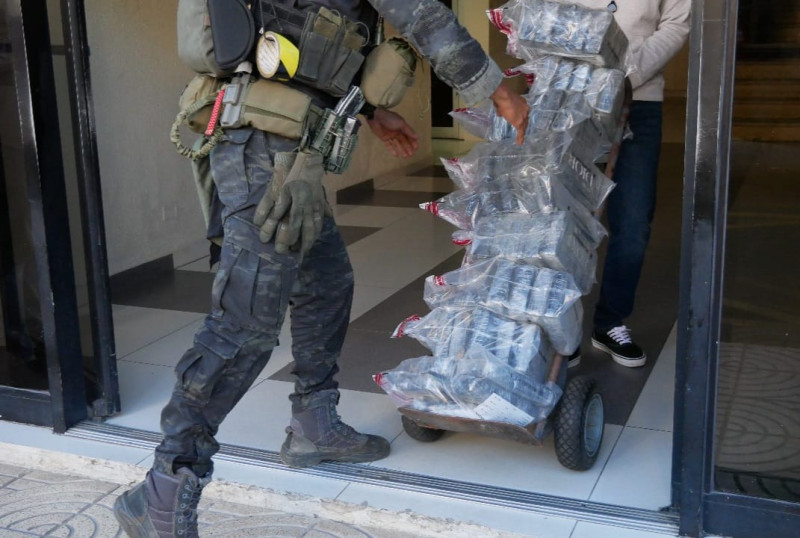 Posibles paquetes de drogas fueron confiscados por agentes de la Dirección Nacional de Control de Drogas  (DNCD).