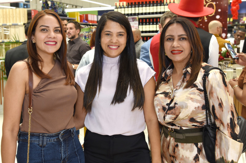 Ana María Ramírez, Marlen de Pellin y Dayanara de García