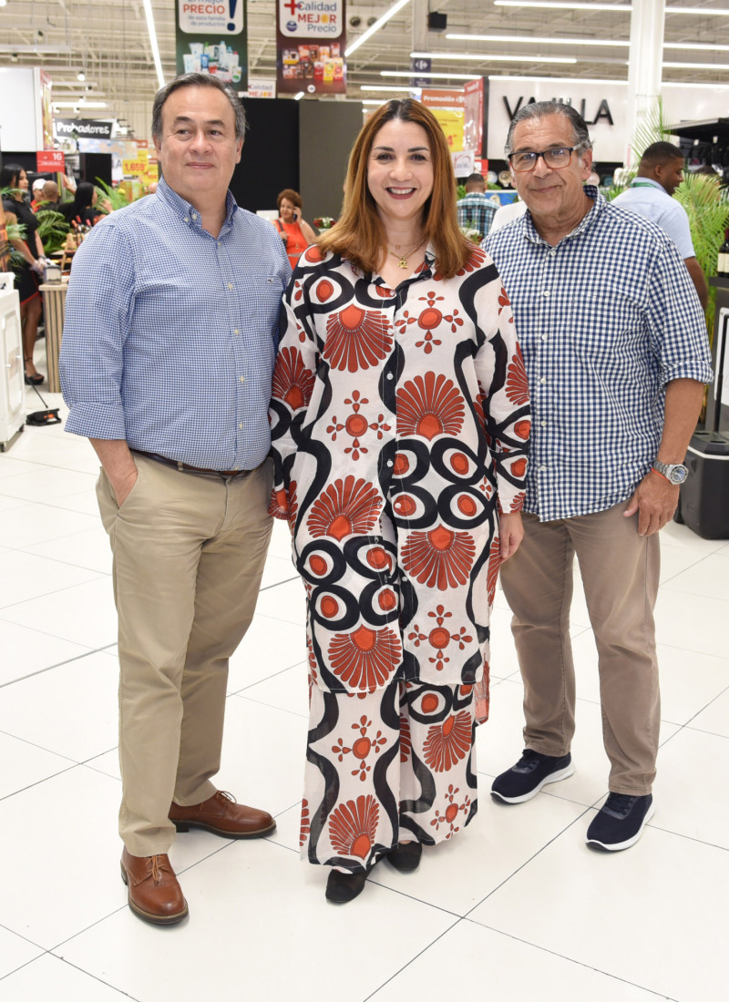 Eduardo Mira, Irahisa Nolasco y Gustavo Arzeno