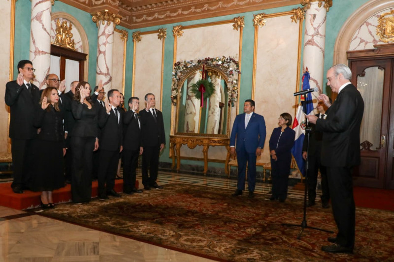 Luis Abinader en conjunto del Consejo Superior de la Magistratura juramenta jueces del Tribunal Superior Electoral.