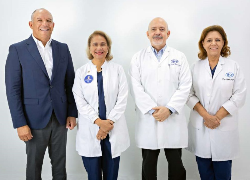 José Vicente Ruiz, Luisa González de Bogaert, Víctor Pou y Emma Guzmán.
