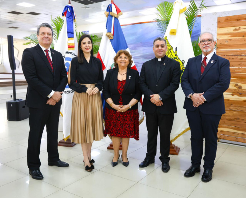 Directivos de la ADRU durante el acto de juramentación.
