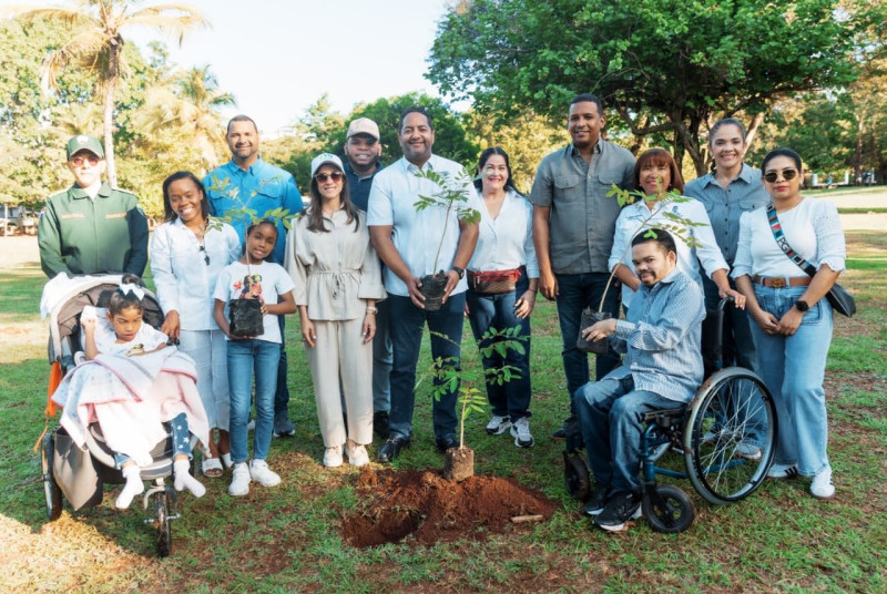 Participantes en la siembra inclusiva.