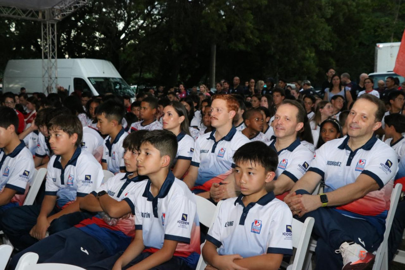 Parte de los atletas que competirán desde este sábado en el Mundial Junior de Racquetbol.