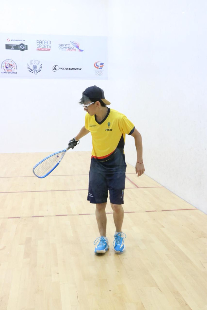 Emilio Haro, de Bolivia, durante su encuentro con el canadiense Nathan Buller, a quien venció con relativa facilidad.