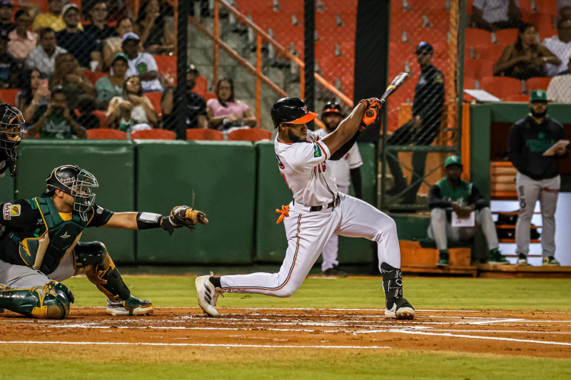 Rafael Lantigua tuvo un par de carreras remolcadas en el triunfo de los Toros sobre las Estrellas, el 6 de diciembre de 2025.