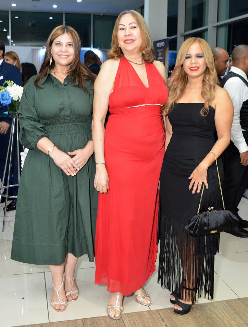 Nancy Arias, Zoila Rosario y Katrina Naut.