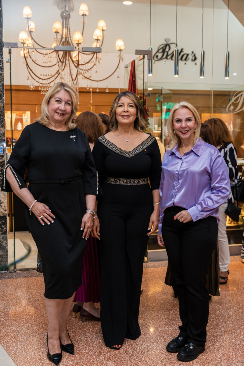 Evelyn Charmand, Rita Soriano y Leiko Ortiz.