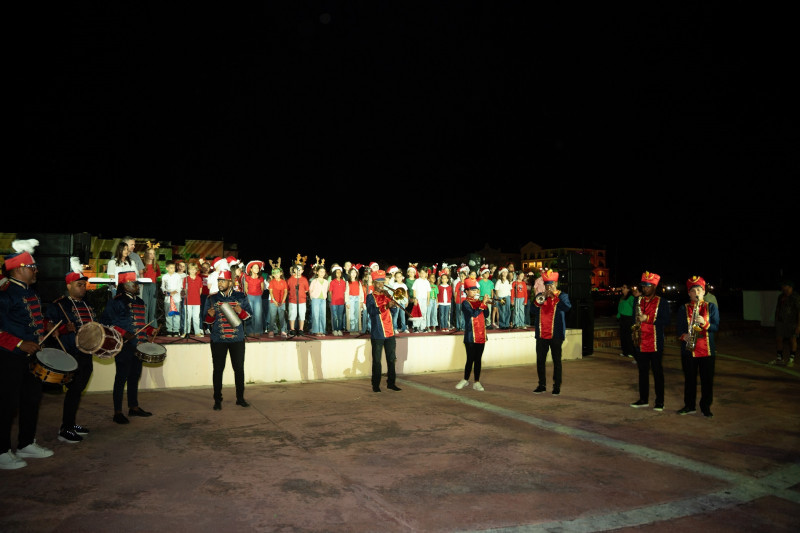 El ambiente navideño fue un gran atractivo para los presentes en el Christmas Boat Parade 2025 en Cap Cana.