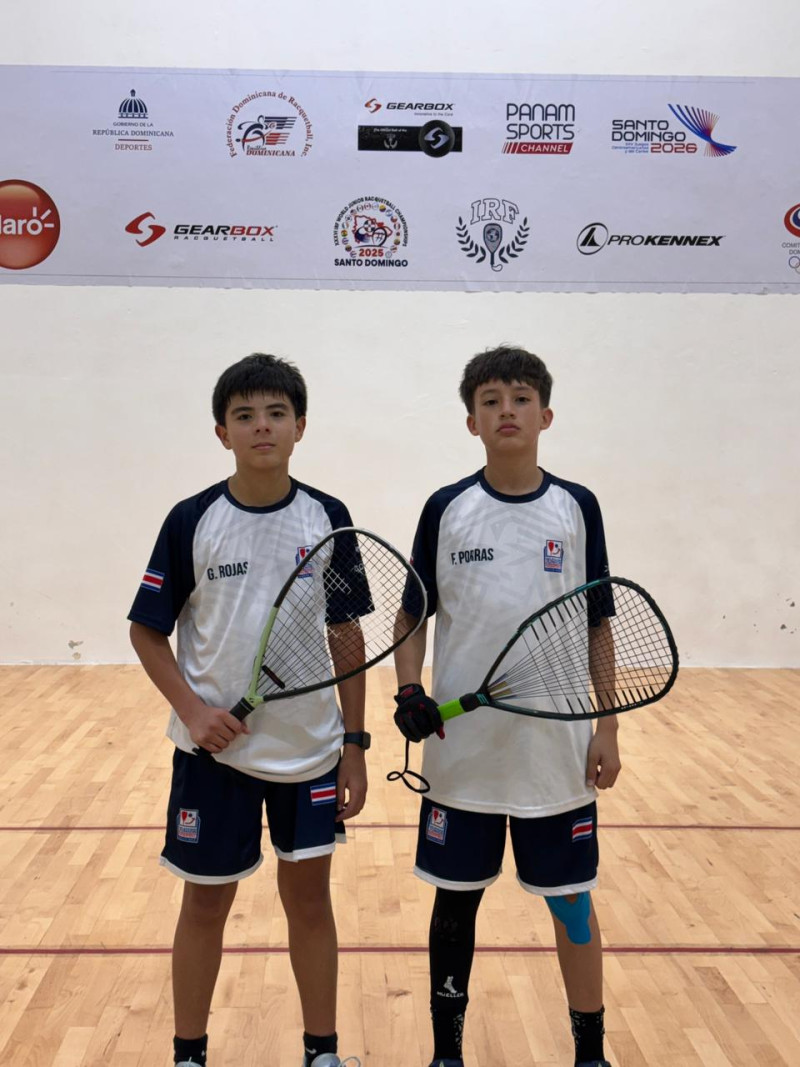 Los costarricenses Felipe Porras y Gabriel Rojas luego de su triunfo sobre Reyansh Chandel y Ashvin Aggarwal, de Estados Unidos.