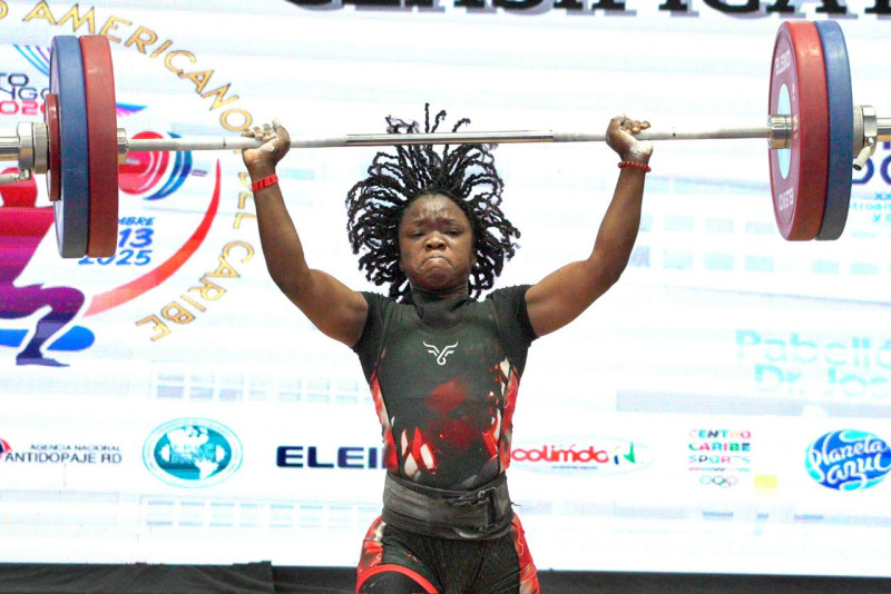 Alicia Feliz Vásquez durante su competencia en los 91 kilos.