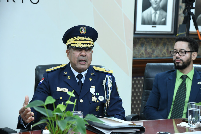 El general José Santana, titular de la Policía Especializada de Niños, Niñas y Adolescentes.