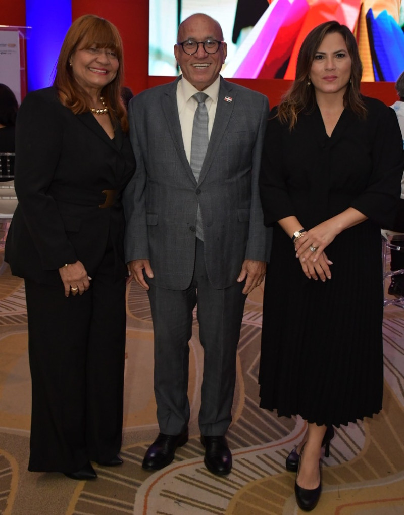 Eva Carvajal de Toribio, Julio Caminero y Natalia Sánchez.