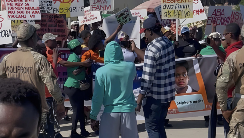 Haitianos protestan en la forntera con Dajabón pidiendo justicia ante el caso de Stephora
