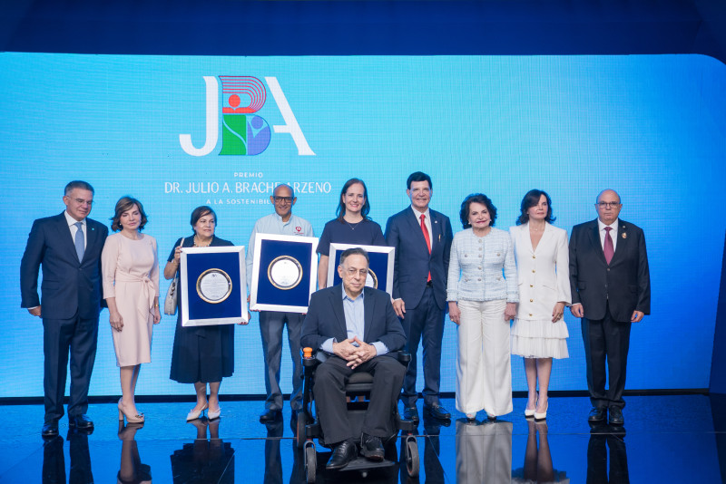 Las tres entidades premiadas en el premio a la excelencia en Sostenibilidad