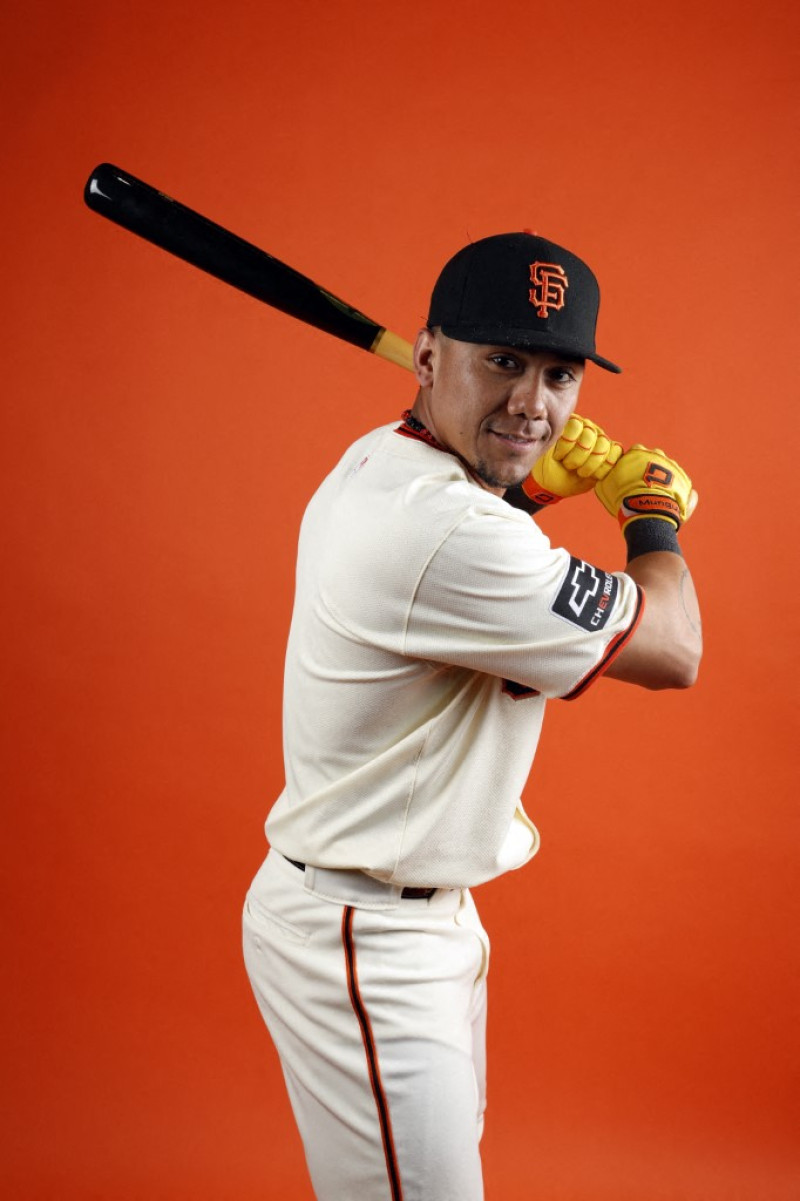 Ismael Munguia #83 de los Gigantes de San Francisco posa durante el día de la fotografía en el Estadio Scottsdale el 21 de febrero de 2024 en Scottsdale, Arizona.