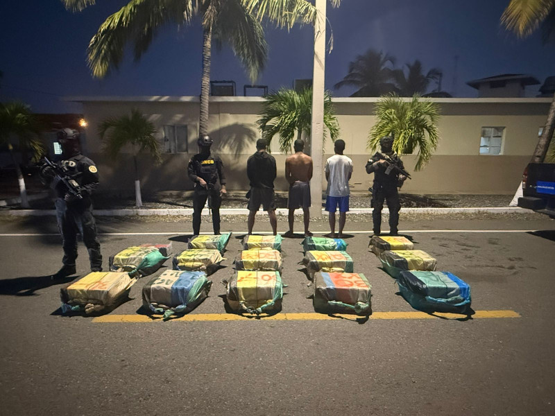 Los 429 paquetes de la sustancia están siendo enviados bajo Cadena de Custodia al Instituto Nacional de Ciencias Forenses (INACIF).