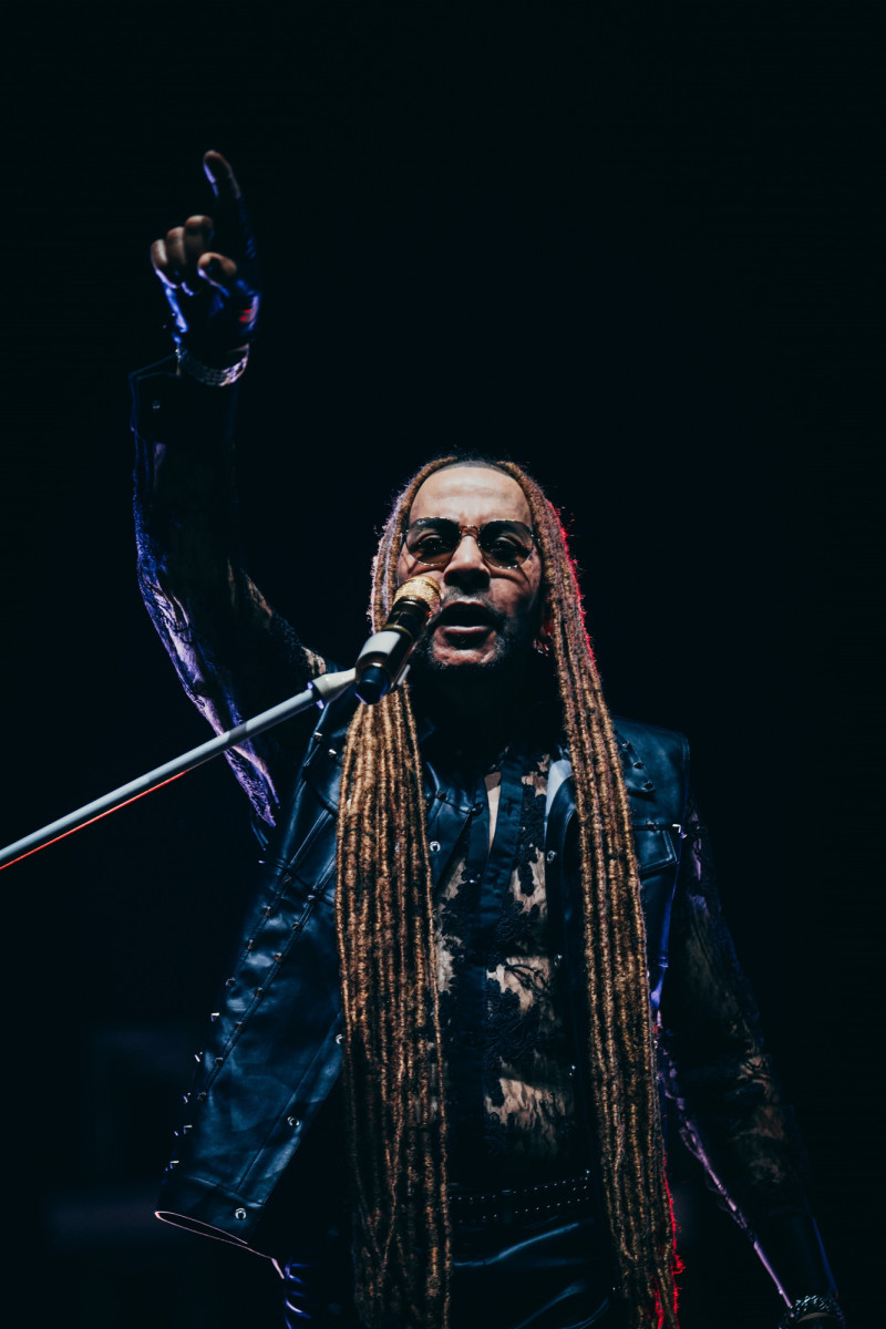 Toño Rosario durante su presentación en "Noche Caribeña’, que se realizó en el Parque Eugenio María de Hostos, en el malecón de Santo Domingo, con el puertorriqueño Rauw Alejandro como figura central.
