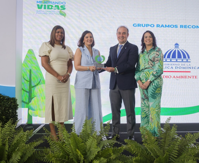 Flora Carrión, viceministra Medio Ambiente Ana Emilia Pimentel, Iván Mejía y Vanessa Alba