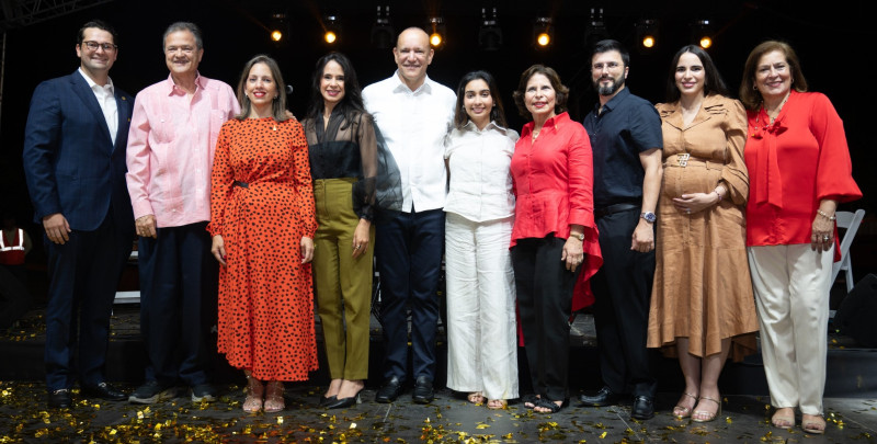 Jean Antonio Haché, Elías Casado, María Belisa, Catherine Fermín, Ulises Rodriguez, Cruz  Amalia Molina, Cruz  Amalia Rodriguez, Elías Antonio Casado, Atenea de Casado, Silvia  de casado y Silvia Vela.