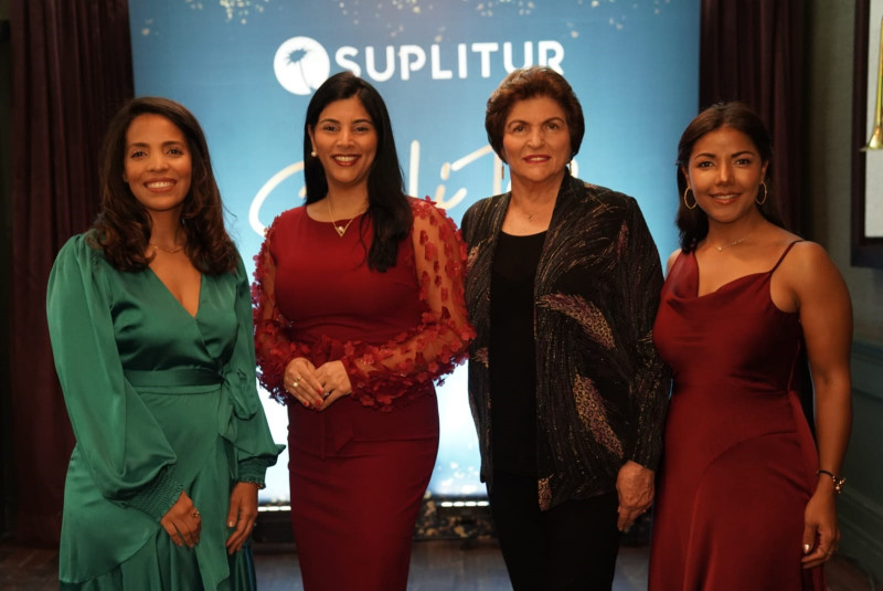 Franchesca Silverio, Michelle Rojas, Angelita Elmudesi y Yikaury María.