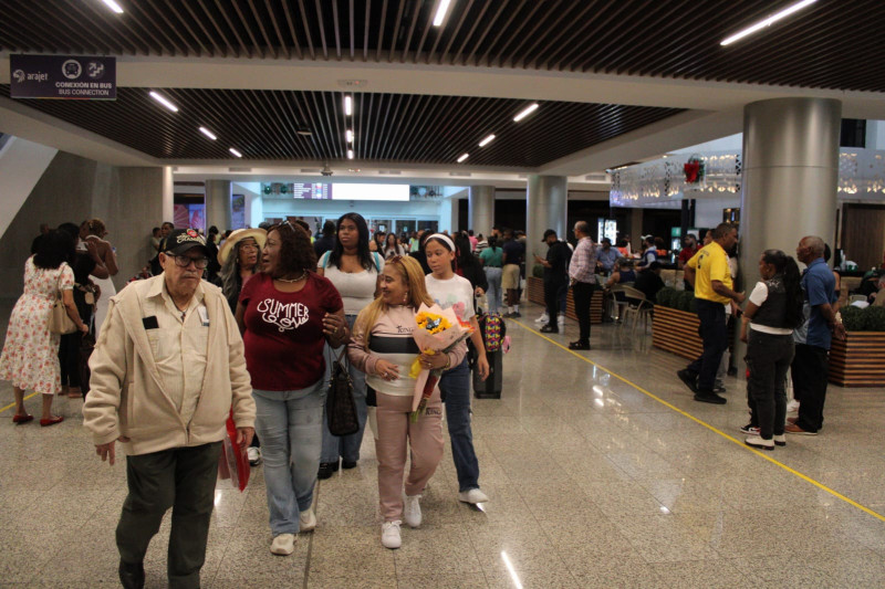 Más de 230 mil pasajeros han ingresado a la República Dominicana a través del Aeropuerto Internacional de Las Américas en los primeros días de diciembre.