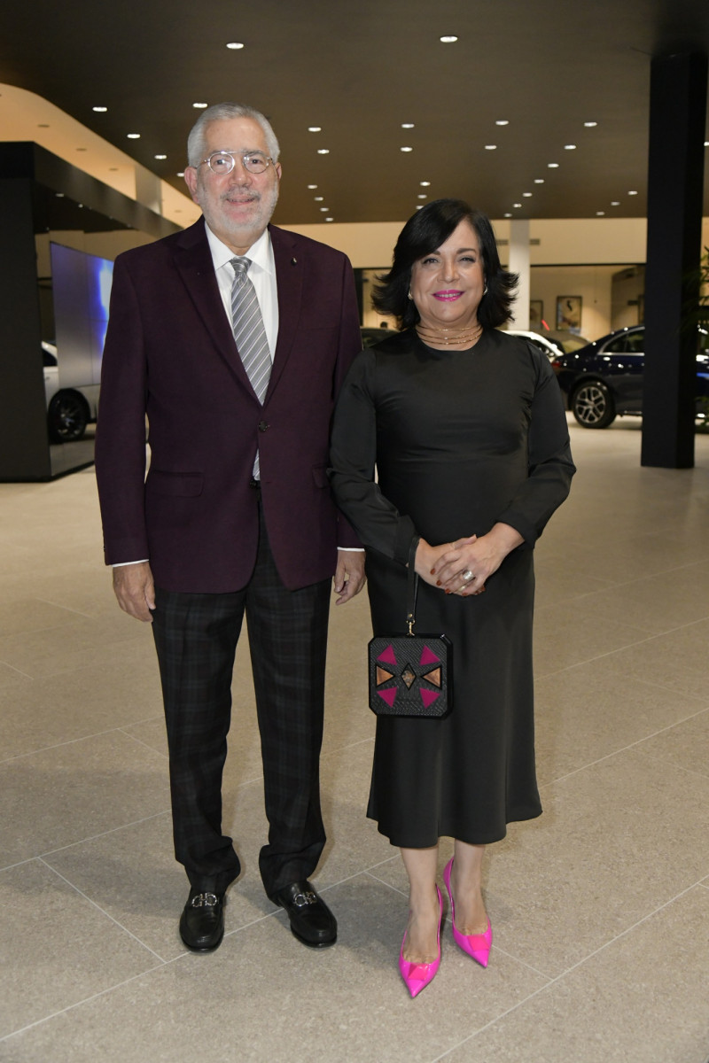 Enrique Valdez y Fabiola de Valdez.