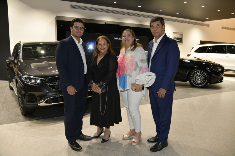 Alan Peña, Cristina Comas, Doris González y José Peña.