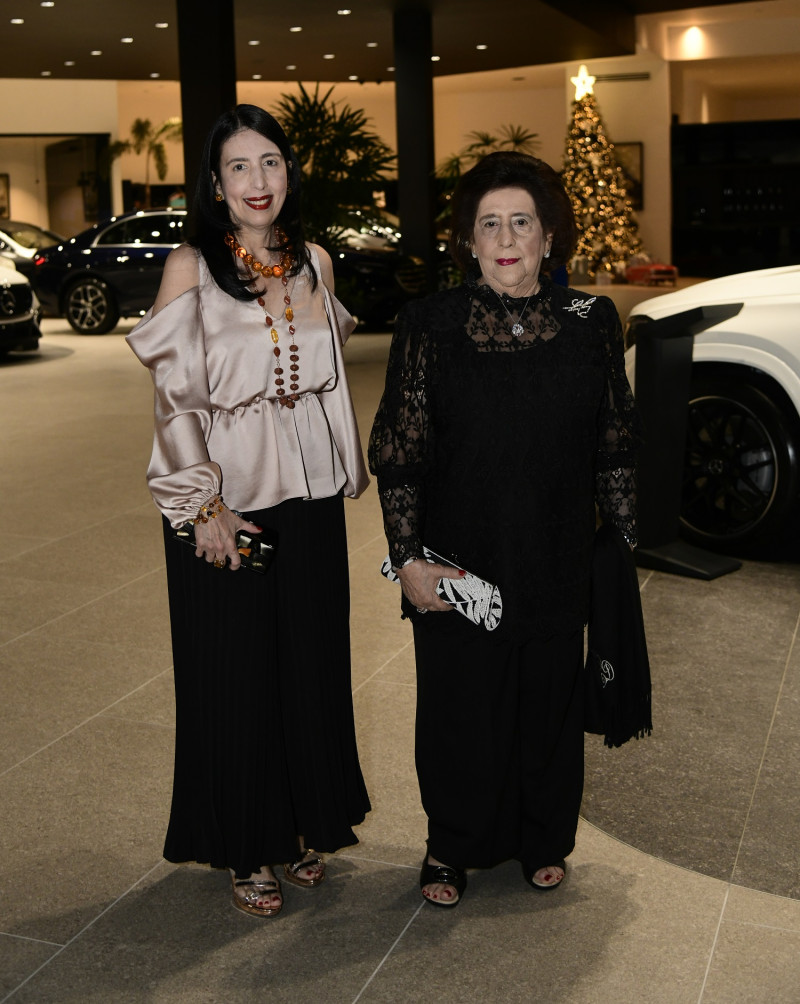 Laura Díaz y Lucita de Díaz.