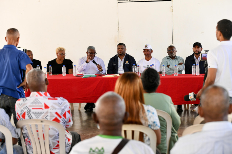 Rueda de prensa en La Cuaba por las huelgas en contra del vertedero