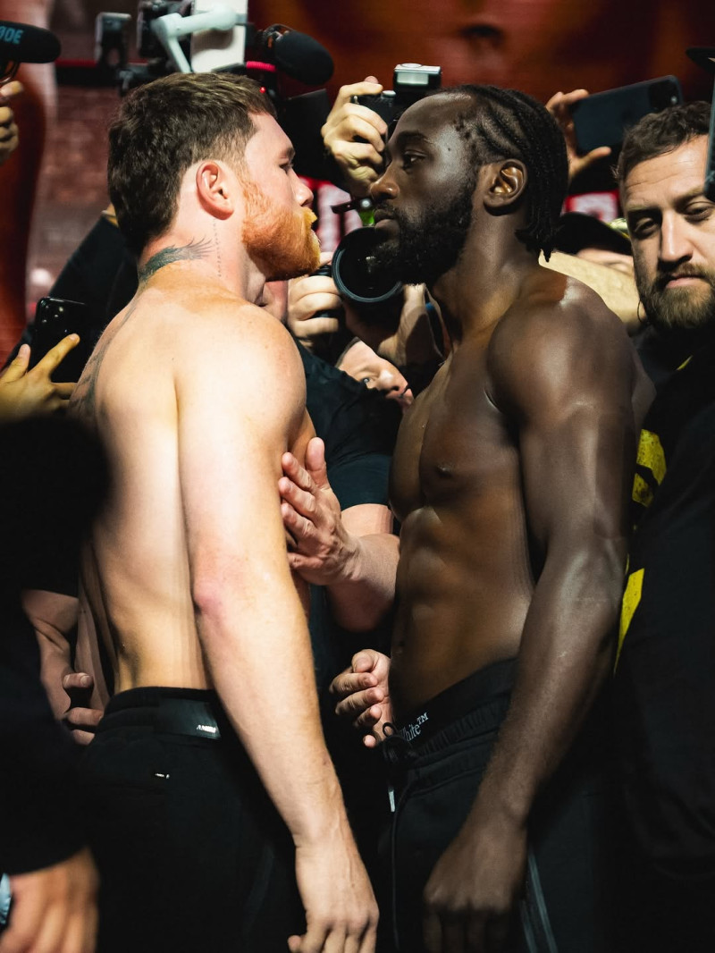 Su último combate, con el que cerró su récord inmaculado de 42-0, fue en septiembre de este año, frente al mexicano Saúl 'Canelo' Álvarez,