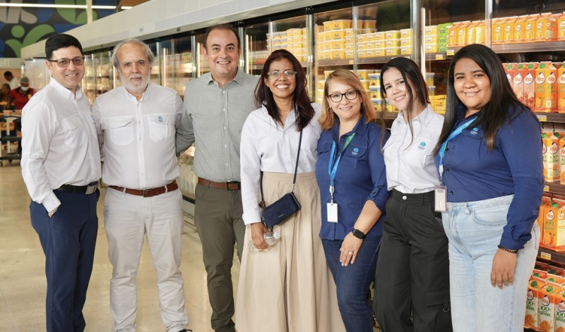 Parte de los ejecutivos junto a Iván Mejía presidente ejecutivo de Grupo Ramos.
