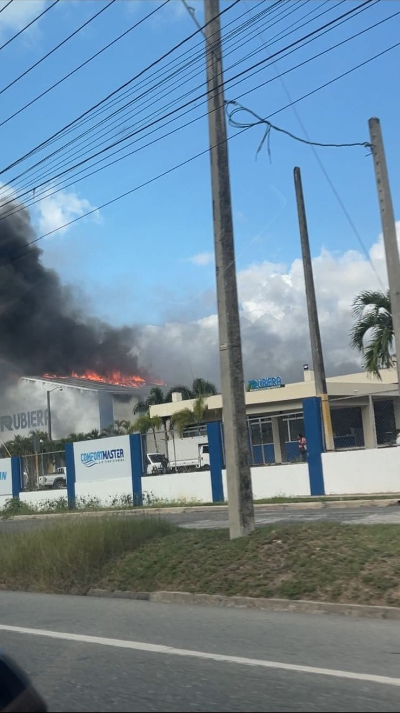 Un incendio afectó las instalaciones de Rubiera Reficentro, ubicado en la Autopista 6 de Noviembre